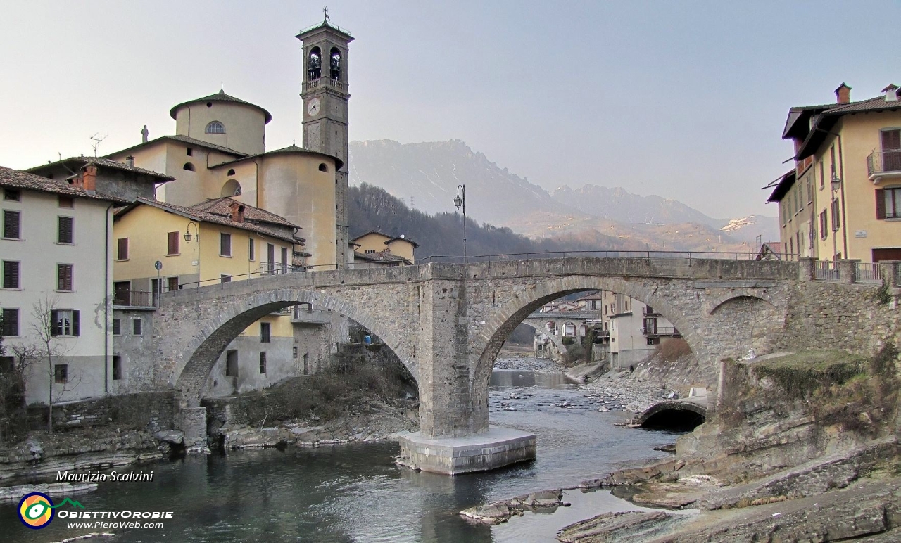 64 San Giovanni Bianco, il Ponte Vecchio. Ciao ciao Mercatorum e Priula....JPG